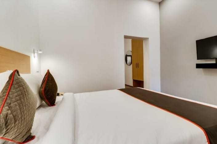 Hotel Oyo Shree Balaji Tower Bhopal Esterno foto