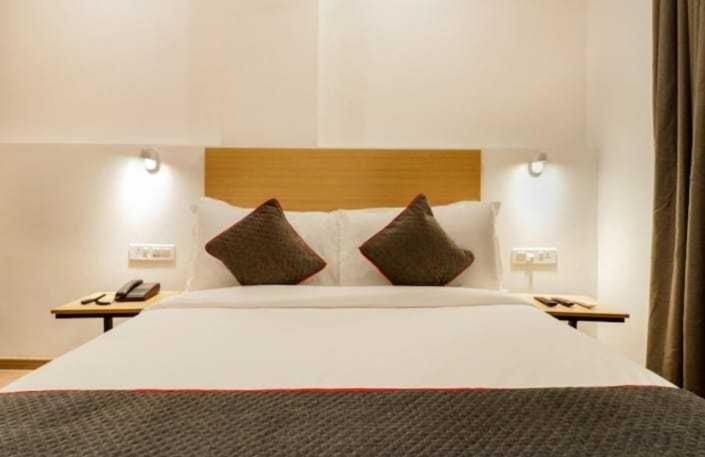 Hotel Oyo Shree Balaji Tower Bhopal Esterno foto